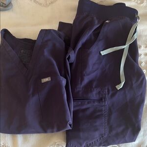 Figs Women’s Purple Scrub Set